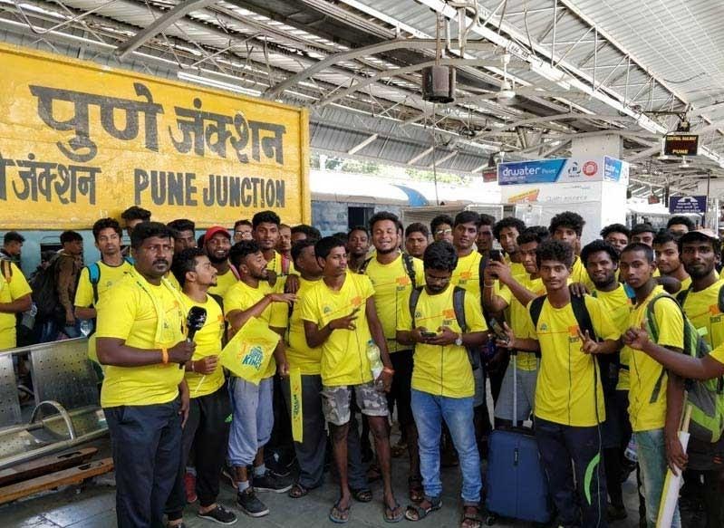 Most Unforgettable Moments Of IPL - Chennai Super Kings Fans traveling from Chennai to Pune - Fast&up